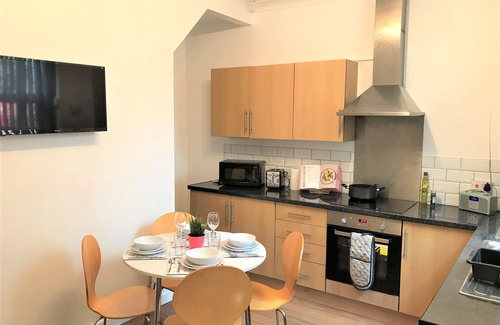 Wigan Casa | Central Wigan Welcoming Townhouse Sleeps up to 6