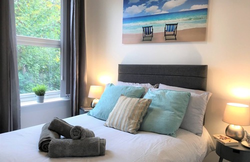 Wigan Casa | Central Wigan Welcoming Townhouse Sleeps up to 6
