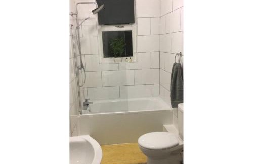 Wigan Apartamento | Central Wigan welcoming Townhouse sleeps up to 6