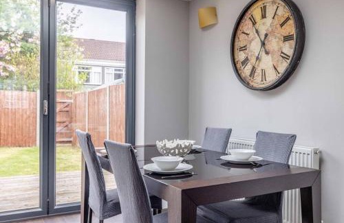 Windsor Casa | Central Windsor, 5 mins to Legoland, Driveway
