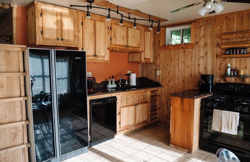 Holden Casa | Central yet quiet Log Cabin on 4 acres with laundry, kitchen, bathroom and sauna