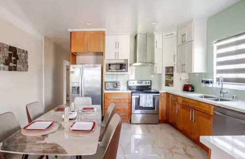 Horace Mann Casa | CentralDowntownSanJose-Stunning, fireplace Modern Craftsman house/SAP, Airport
