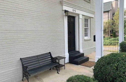 Dilworth Casa | Centralized Charlotte Townhouse with Table Tennis