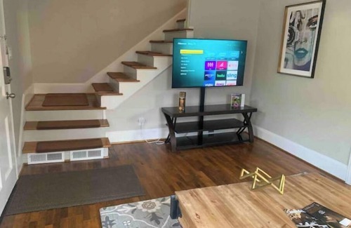 Dilworth Casa | Centralized Charlotte Townhouse with Table Tennis
