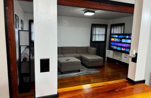 Johnson City Casa | Centralized Modern Home in Johnson City
