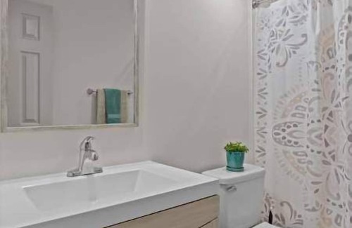 Norfolk - Virginia Beach Casa | Centrally Located 2BR 2Bath Home