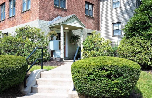 Albany Apartamento | Centrally Located 10 mins from Airport, Downtown and Malls Apartment.