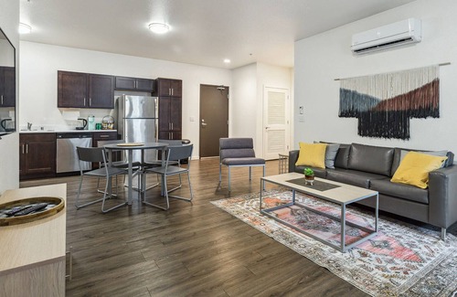 Chico Apartamento | Centrally Located 2BR Unit Near CSUC + Pool