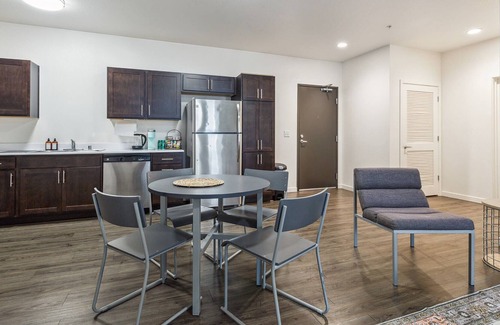 Chico Apartamento | Centrally Located 2BR Unit Near CSUC + Pool