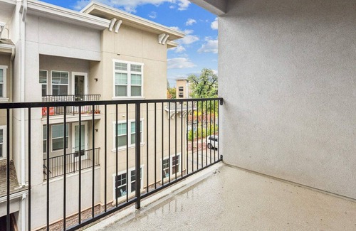 Chico Apartamento | Centrally Located 2BR Unit Near CSUC + Pool