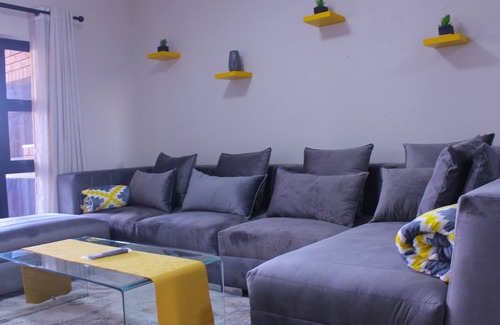 Ekurhuleni Apartamento | Centrally located 3 bd apartment in Johannesburg