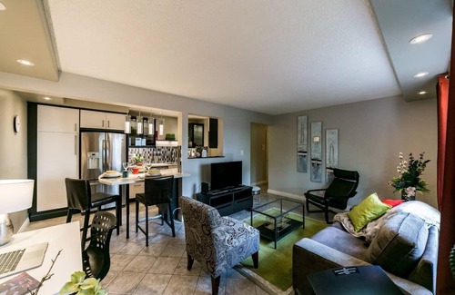 Jasper Place Condominio | Situado en el centro, 3 camas, económico para 4 personas!
