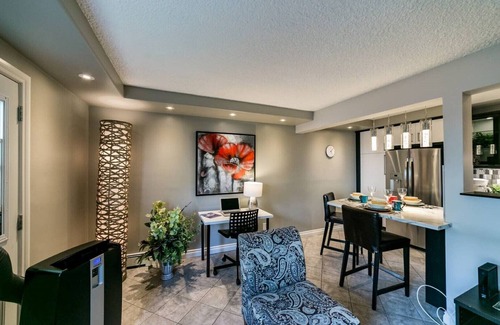 Jasper Place Condominio | Situado en el centro, 3 camas, económico para 4 personas!