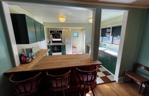 Central District Casa | Centrally located 3 bedroom 2 bathroom craftsman home.