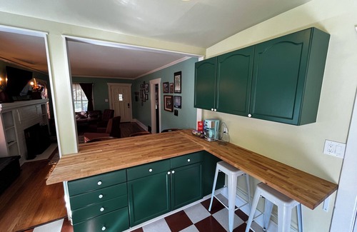Central District Casa | Centrally located 3 bedroom 2 bathroom craftsman home.