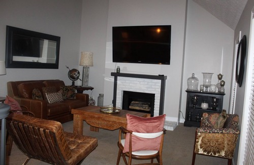 Gallatin Casa | Centrally located/30min from Nashville/Outdoor pool, game room and theater room.