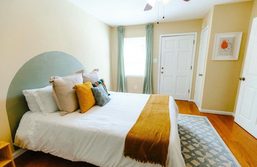 Midtown Apartamento | Centrally Located 3BR Overton Square Fast WiFi Free Parking Yes Pets