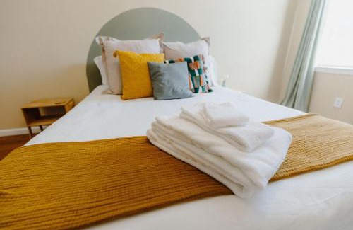 Midtown Apartamento | Centrally Located 3BR Overton Square Fast WiFi Free Parking Yes Pets