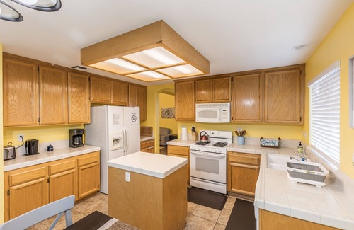 Folsom Casa | Centrally located, 4 BR family friendly in Folsom