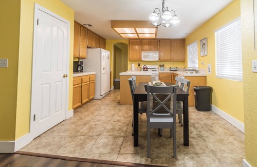 Folsom Casa | Centrally located, 4 BR family friendly in Folsom