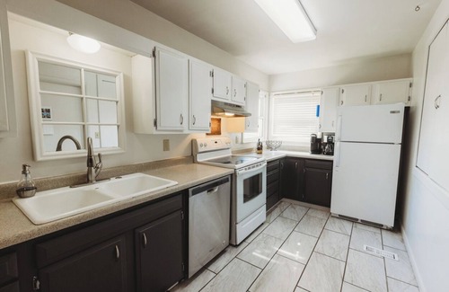 Billings Casa | Centrally located 4Bedroom, 5 BEDs & 2Bath; Beautiful backyard