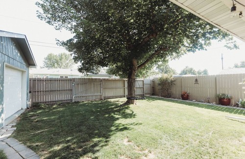 Billings Casa | Centrally located 4Bedroom, 5 BEDs & 2Bath; Beautiful backyard