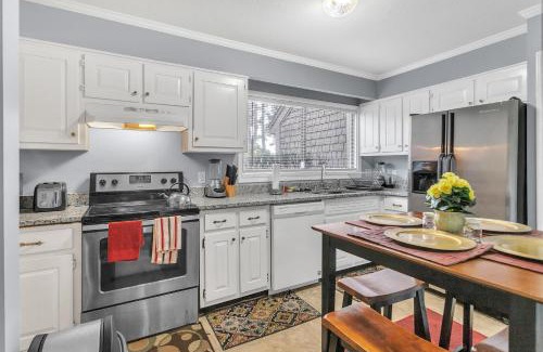 Lithonia Apartamento | Centrally Located 4BR Stonecrest Condo condo