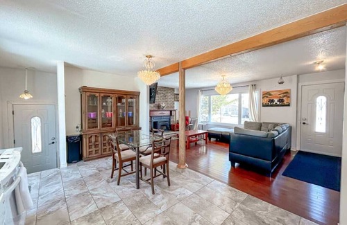 Downtown Gatineau Casa | Centrally located, 5BR Bungalow