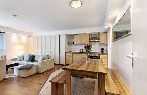 Charlottenburg-Wilmersdorf Apartamento | Messe Apartment Berlin" que admite mascotas, con jardín, terraza y Wi-Fi