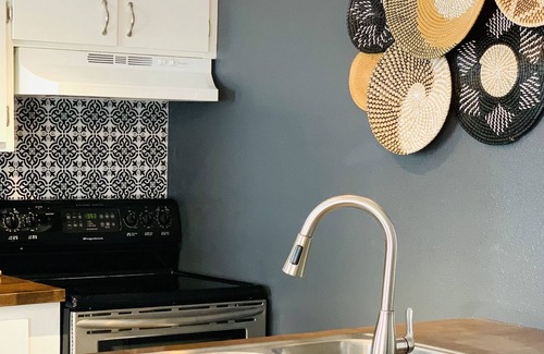 Mercedes Condominio | Centrally located apartment with full kitchen and free parking