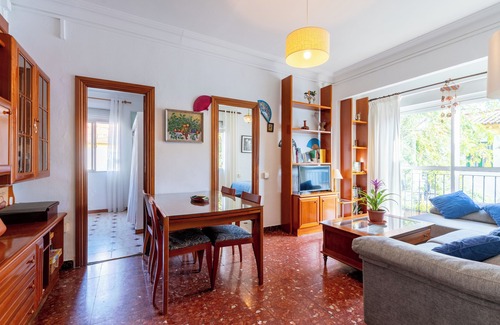 Los Remedios Apartamento | Apartamento céntrico en Sevilla (Triana - Los Remedios) con WiFi, AC y Parking