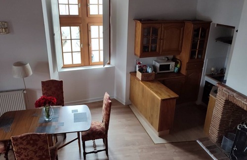 Chalus Apartamento | Centrally located apartment in one of the oldest buildings in Chalus.