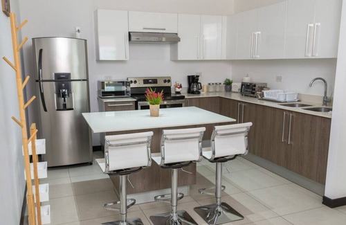 El Cipres Apartamento | Centrally located, bright and fully equipped!
