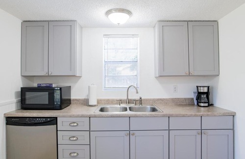 Northeast Pensacola Casa | Centrally Located Bright & Comfortable 3bed/2bath Pensacola Home.