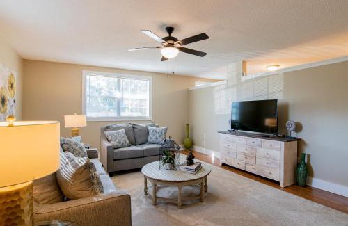 Northeast Pensacola Casa | Centrally Located Bright & Comfortable 3bed/2bath Pensacola Home.