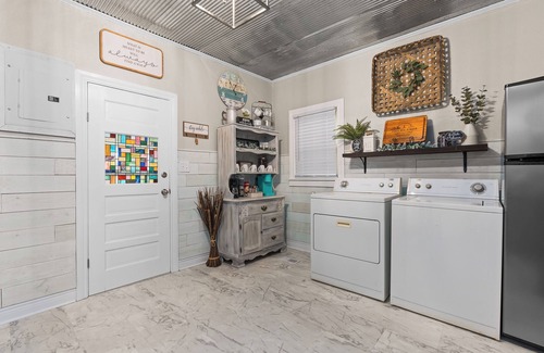 Paris Casa | Centrally located, cozy, cottage style home in Paris, Arkansas.
