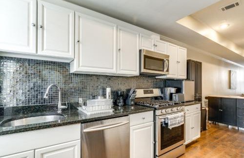 H Street Corridor Casa | Centrally Located DC Row House Near Restaurants!