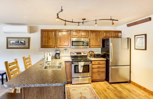 Deadwood Apartamento | Centrally-Located Deadwood Apt with Mountain Views!