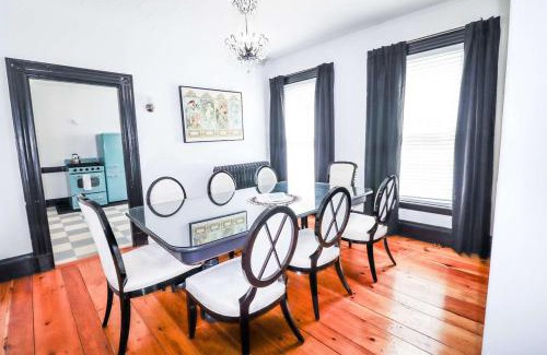 Munjoy Hill Apartamento | Centrally located East End & off-street parking