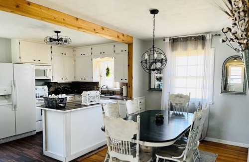 Salina Casa | Centrally located farmhouse style cozy home