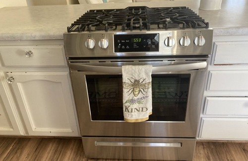 Kingman Cabaña | Centrally located, fenced backyard, and pets welcome! Enjoy Hualapai mountains!