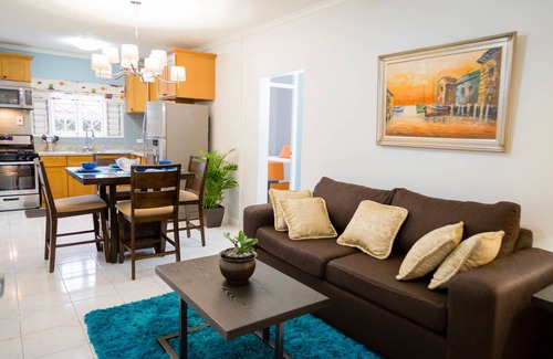 Molynes Gardens Apartamento | Centrally Located Guest Apartments II