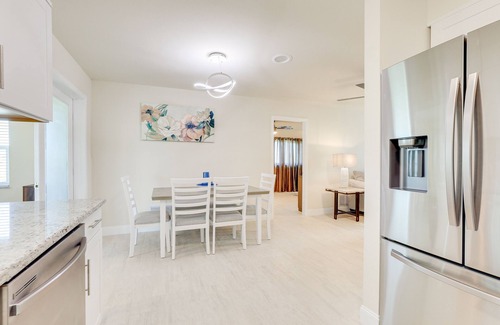 Oakland Hills Cabaña | Centrally Located Home in Rotonda West w/ Patio