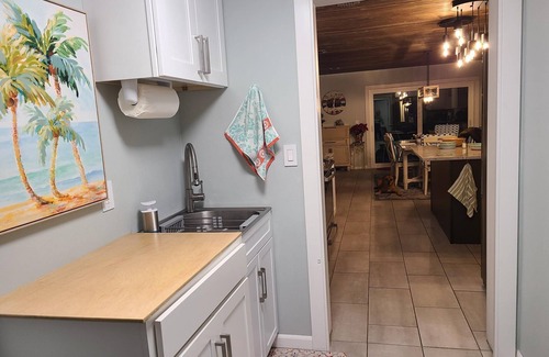 Palmetto Casa | CENTRALLY LOCATED HOME IN CHARMING HISTORIC WEST PALMETTO..