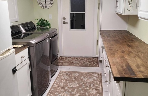 Palmetto Casa | CENTRALLY LOCATED HOME IN CHARMING HISTORIC WEST PALMETTO..