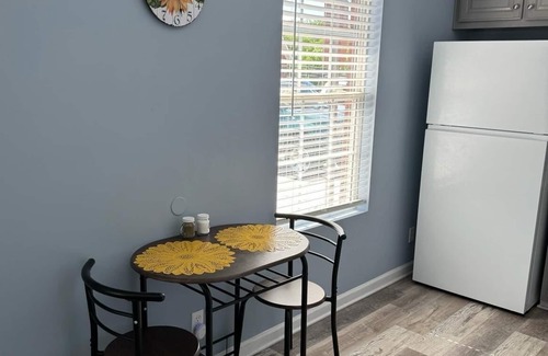 Shelbyville Apartamento | Centrally located in Shelbyville, just 1/4 mile from the Horse Show Grounds.