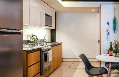Cuauhtémoc Apartamento | Centrally- Located Loft in Historical Building