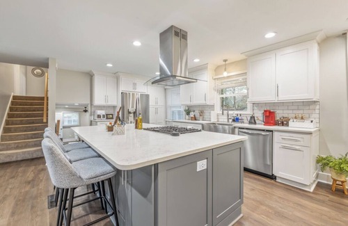 Marietta Casa | Centrally Located Marietta Home w/ Chef's Kitchen. Pet Friendly!