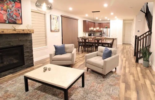 Dupont Casa | Centrally located modern Denver home
