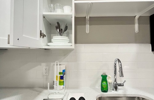 Town N County Park Apartamento | Centrally located modern studio W/D in fabulous Tampa close to TPA and highways
